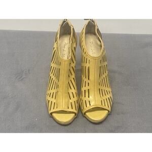 Pour La Victorie Women’s Leather Wedge Peep Toe Shoes Size 8 Yellow